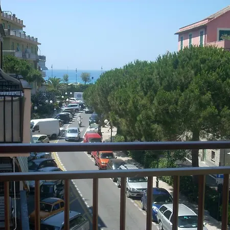 Corallo Hotell 2*